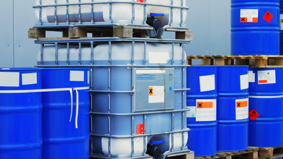 Working Safely with Hazardous Chemicals in the Workplace Working Safely with Hazardous Chemicals in the Workplace
