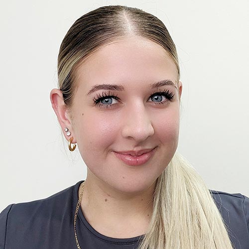 chloe huxtable wa administrative assistant